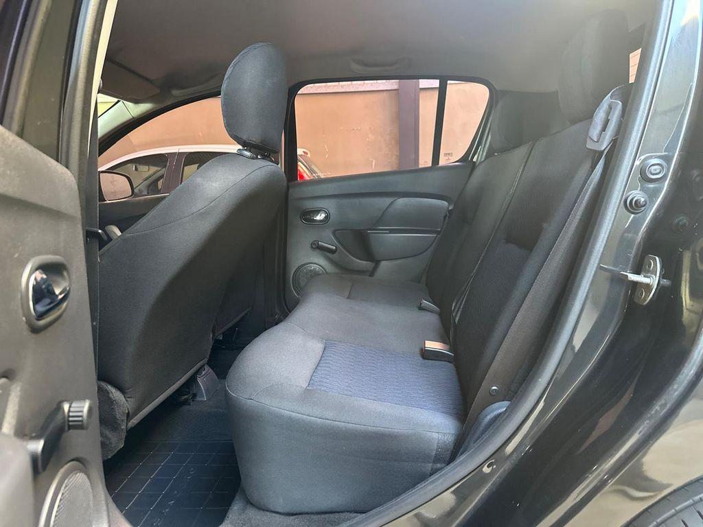 RENAULT Sandero - Foto