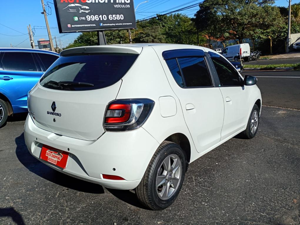 RENAULT Sandero - Foto