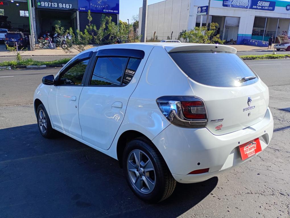 RENAULT Sandero - Foto