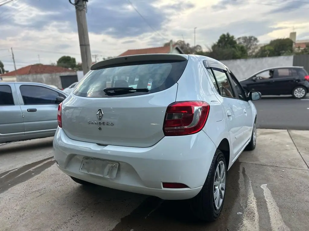 RENAULT Sandero - Foto