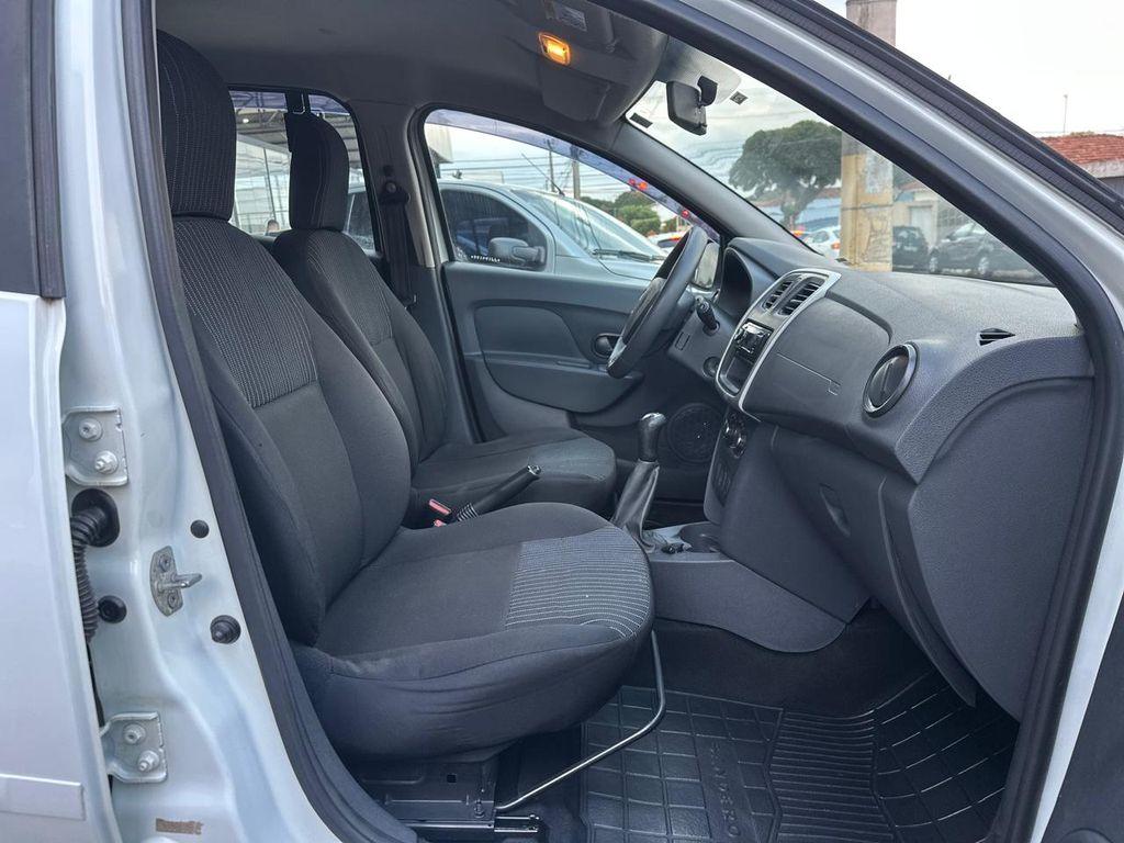 RENAULT Sandero - Foto