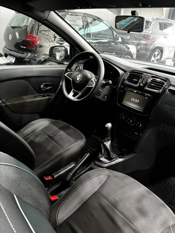 RENAULT Sandero - Foto