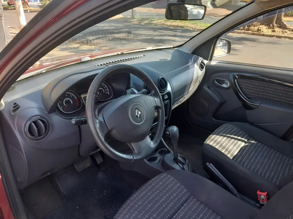 RENAULT Sandero - Foto