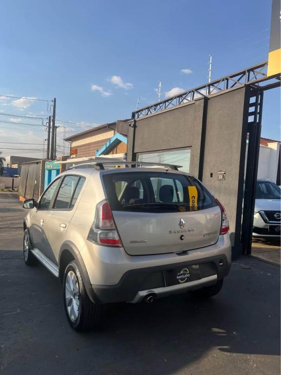 RENAULT Sandero - Foto