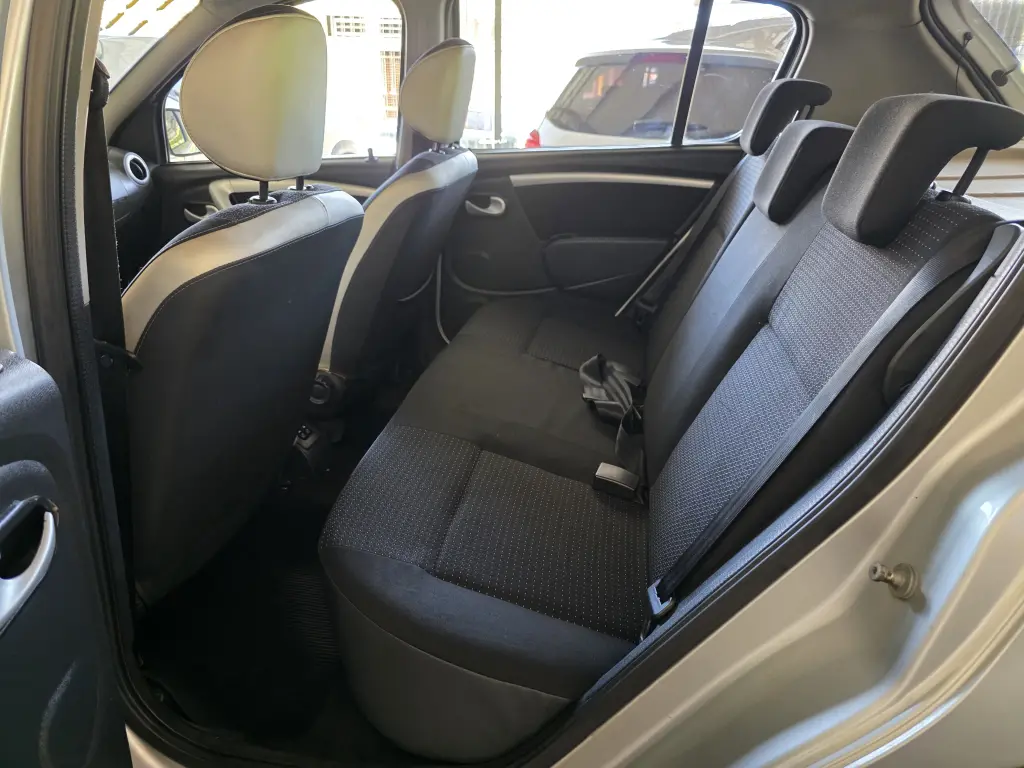 RENAULT Sandero - Foto