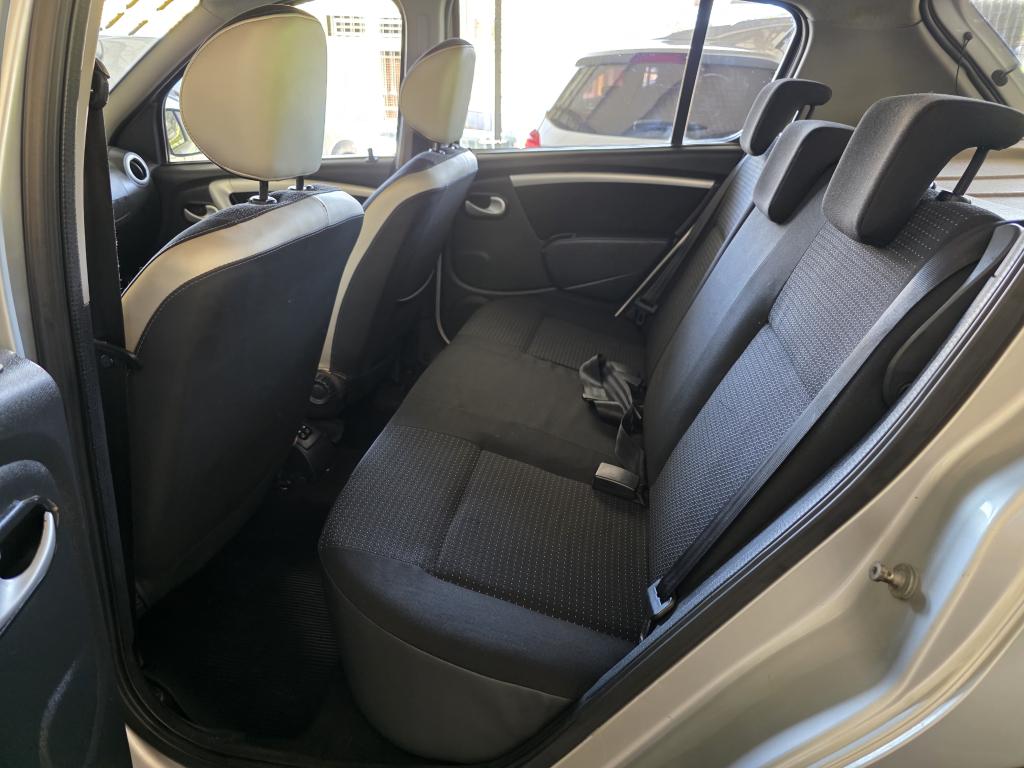 RENAULT Sandero - Foto