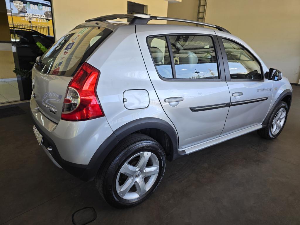 RENAULT Sandero - Foto