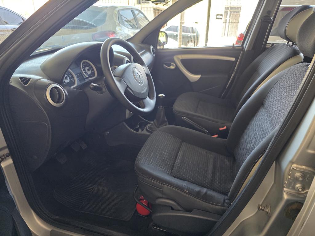 RENAULT Sandero - Foto