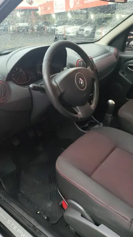 RENAULT Sandero - Foto