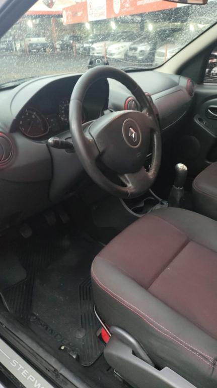 RENAULT Sandero - Foto