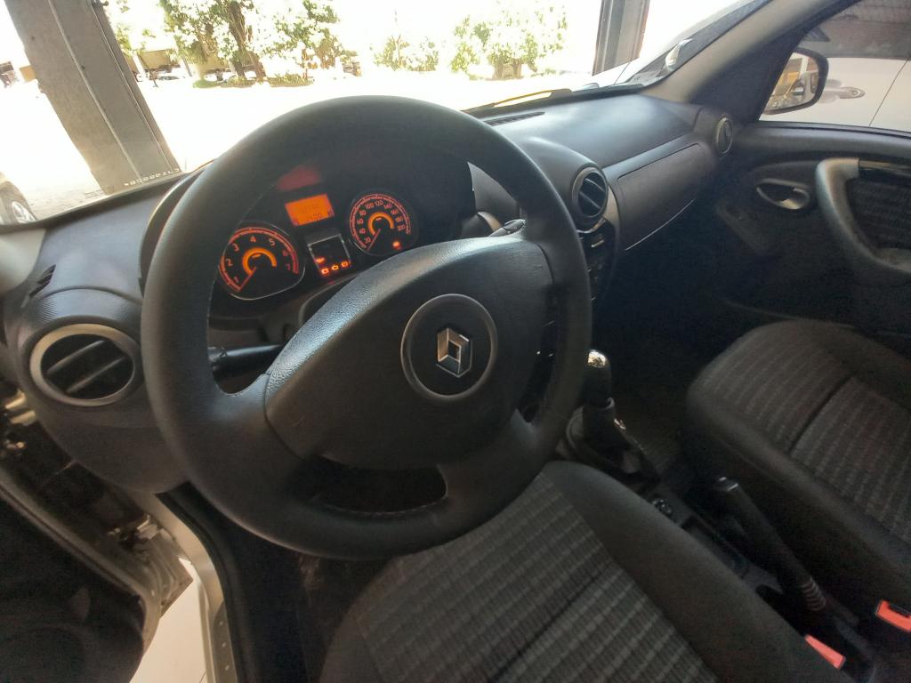 RENAULT Sandero - Foto