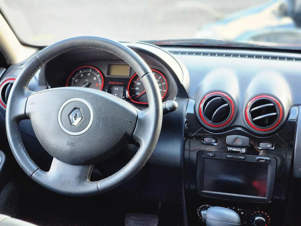 RENAULT Sandero - Foto