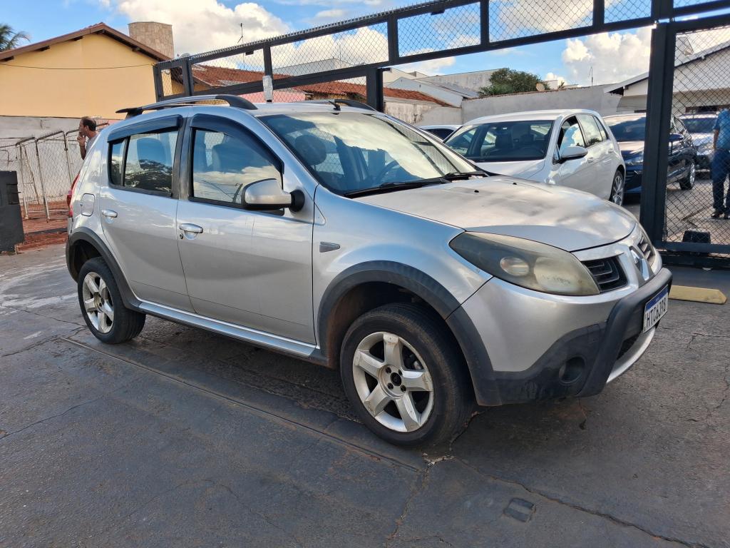 RENAULT Sandero - Foto