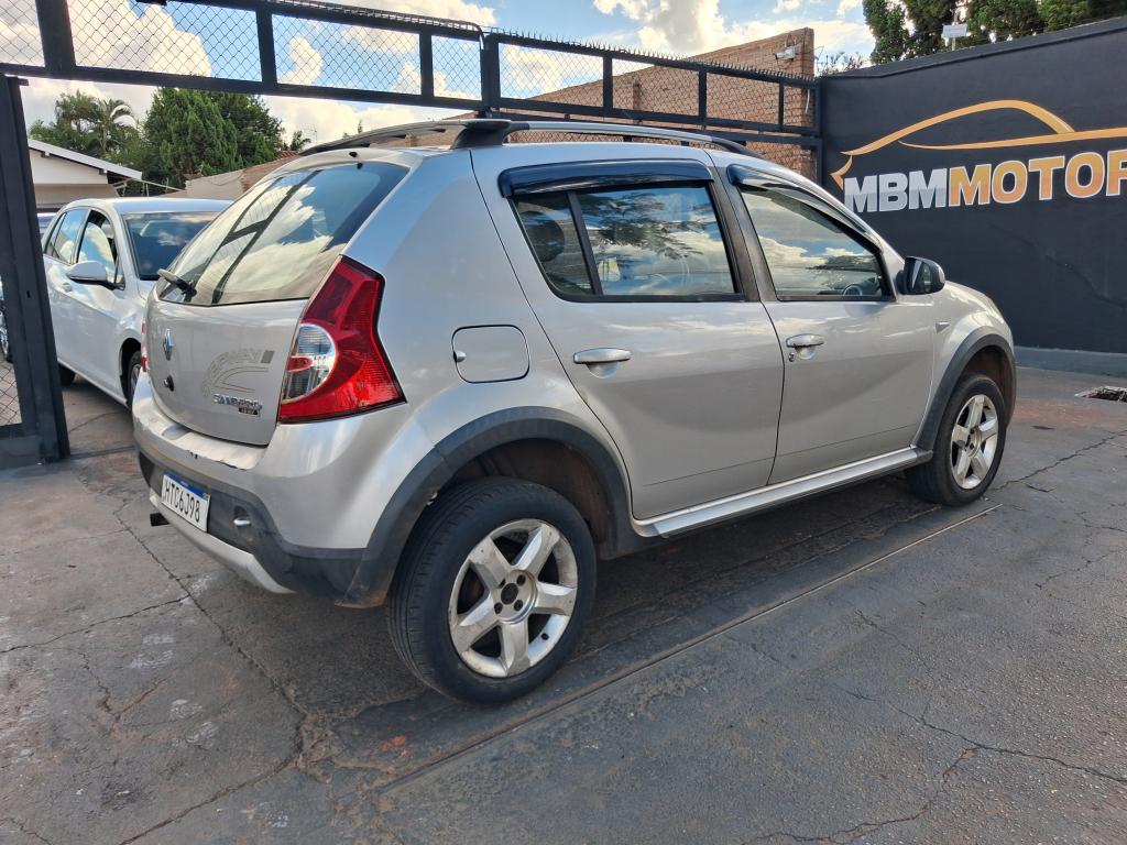 RENAULT Sandero - Foto