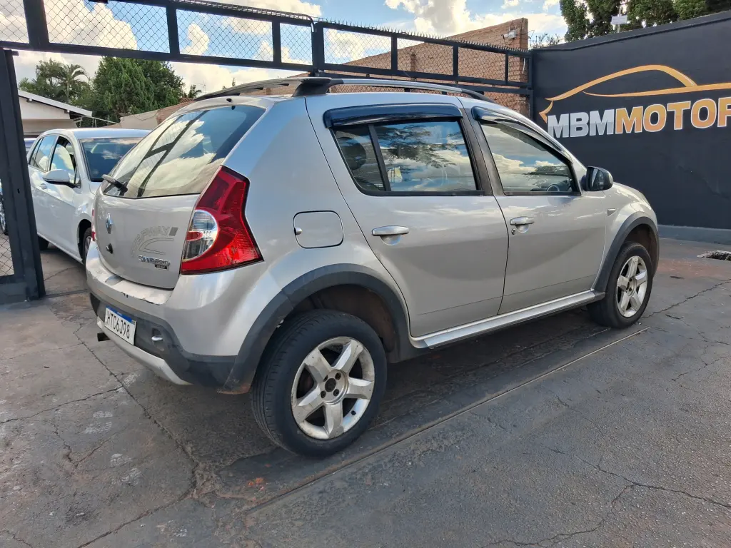 RENAULT Sandero - Foto