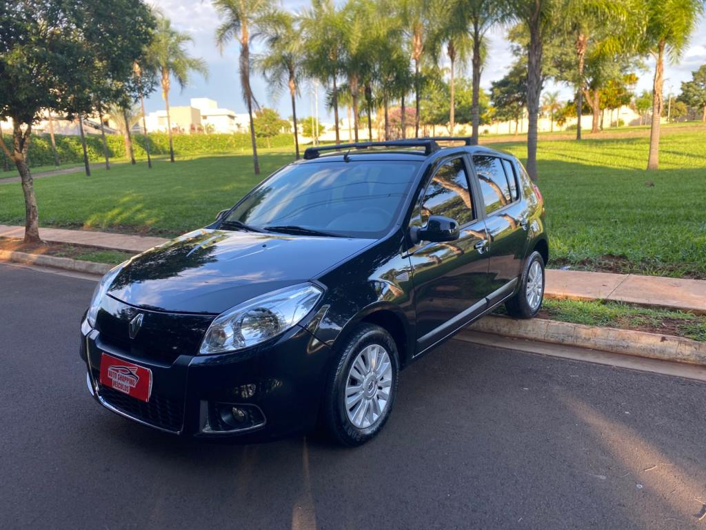 RENAULT Sandero - Foto