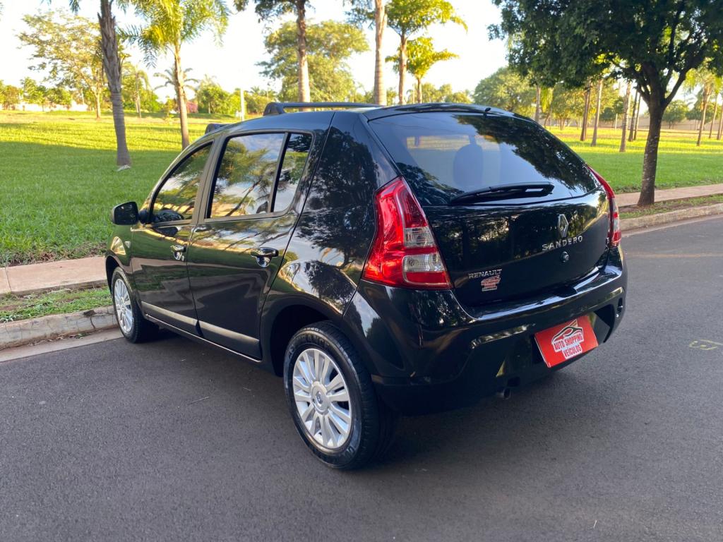 RENAULT Sandero - Foto