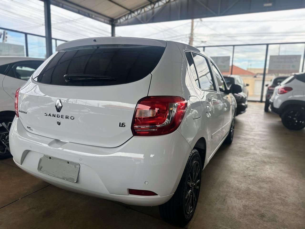 RENAULT Sandero - Foto