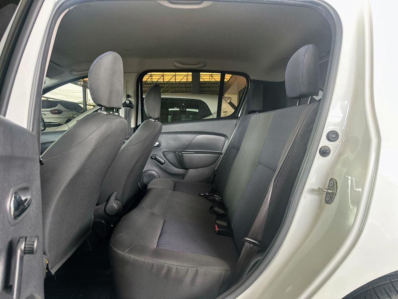 RENAULT Sandero - Foto