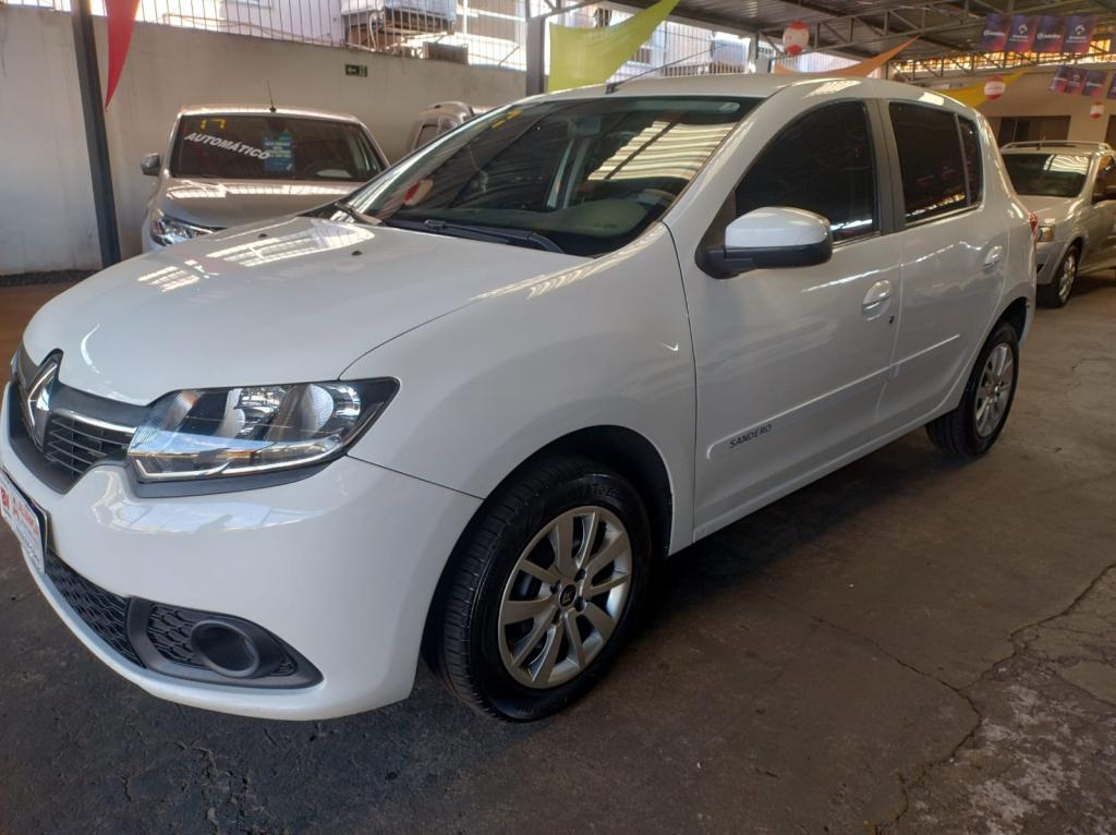 RENAULT Sandero - Foto