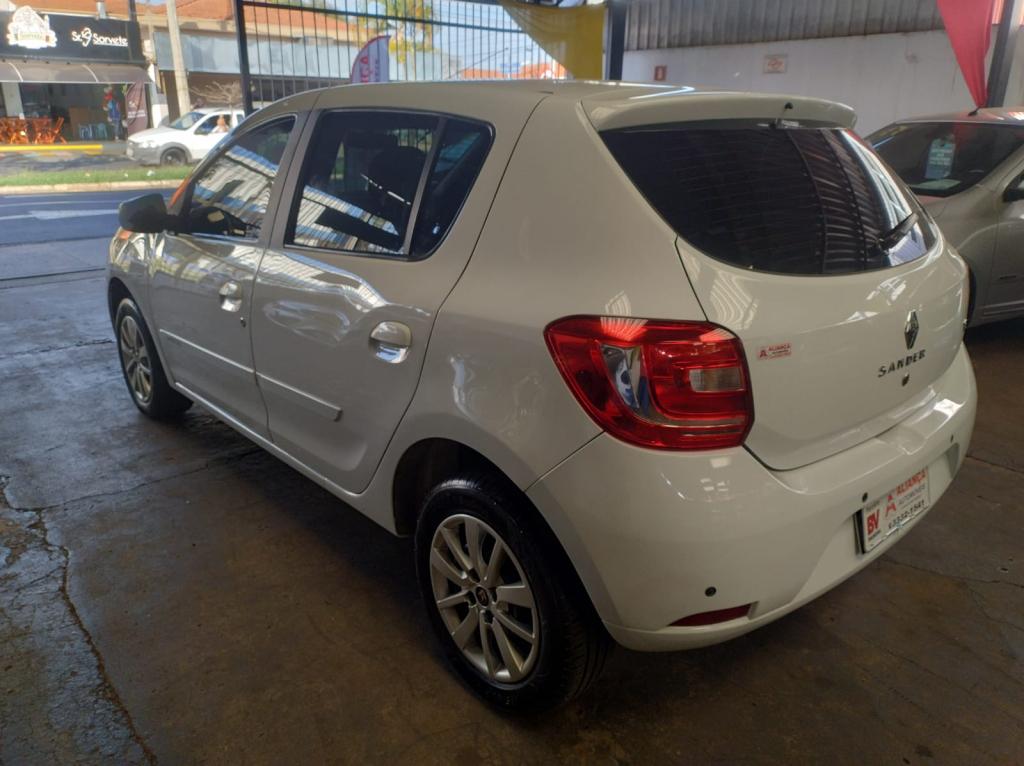 RENAULT Sandero - Foto