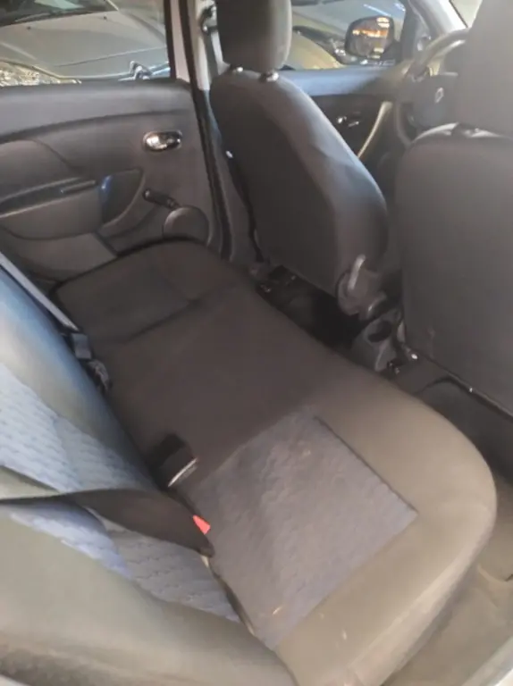 RENAULT Sandero - Foto