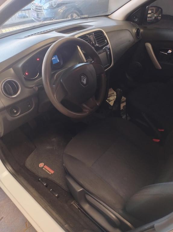 RENAULT Sandero - Foto