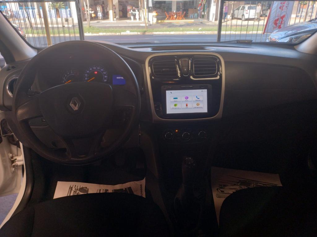 RENAULT Sandero - Foto