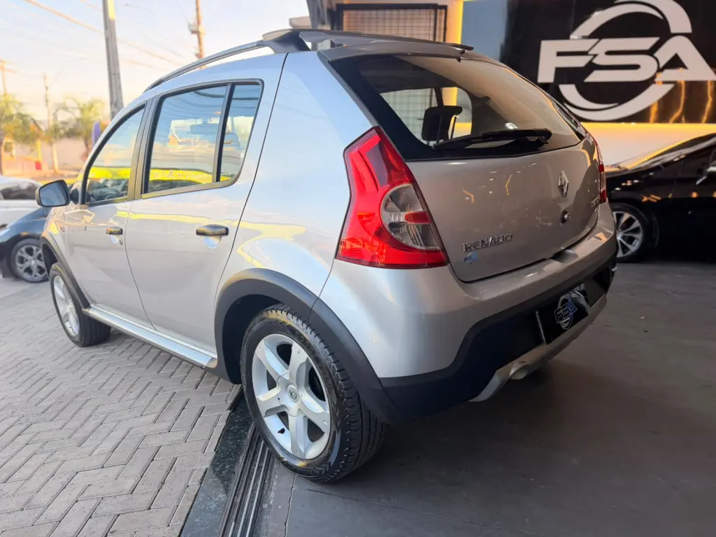 RENAULT Sandero - Foto