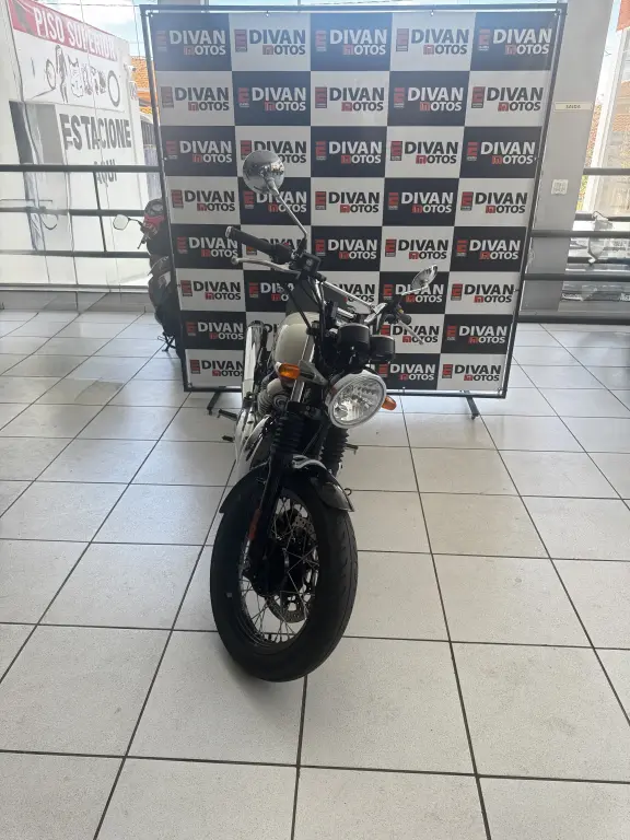 ROYAL ENFIELD Interceptor 650 - Foto