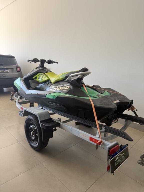 SEA DOO Spark Trixx 900 - Foto