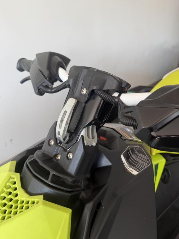 SEA DOO Spark Trixx 900 - Foto