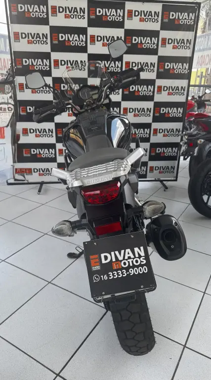 SUZUKI V-Strom DL 1000 - Foto
