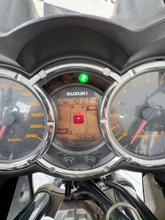 SUZUKI V-Strom DL 1000 - Foto