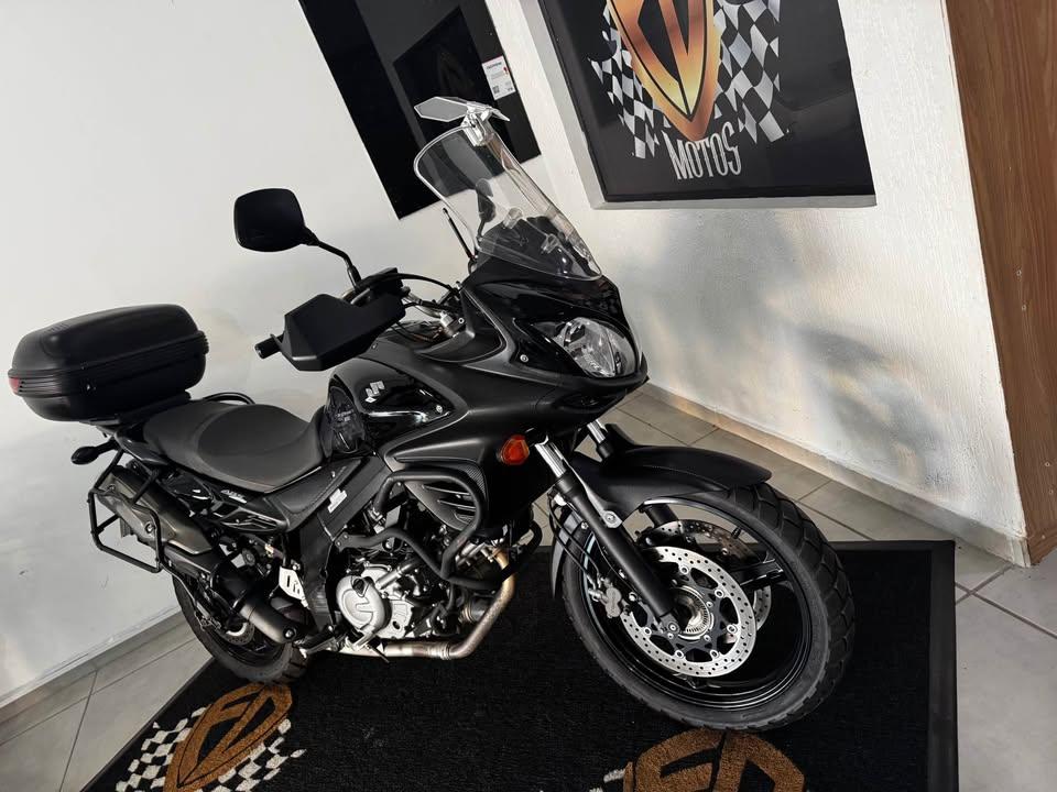 SUZUKI V-Strom DL 650 - Foto