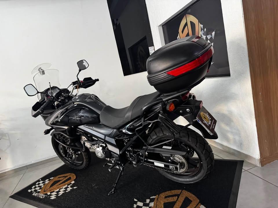 SUZUKI V-Strom DL 650 - Foto