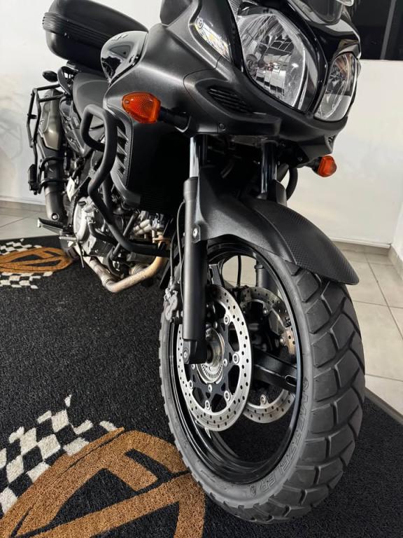 SUZUKI V-Strom DL 650 - Foto
