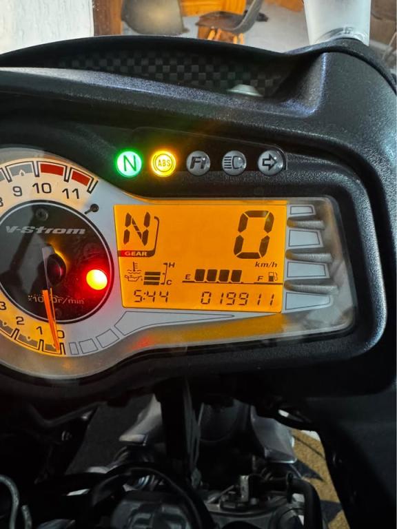 SUZUKI V-Strom DL 650 - Foto