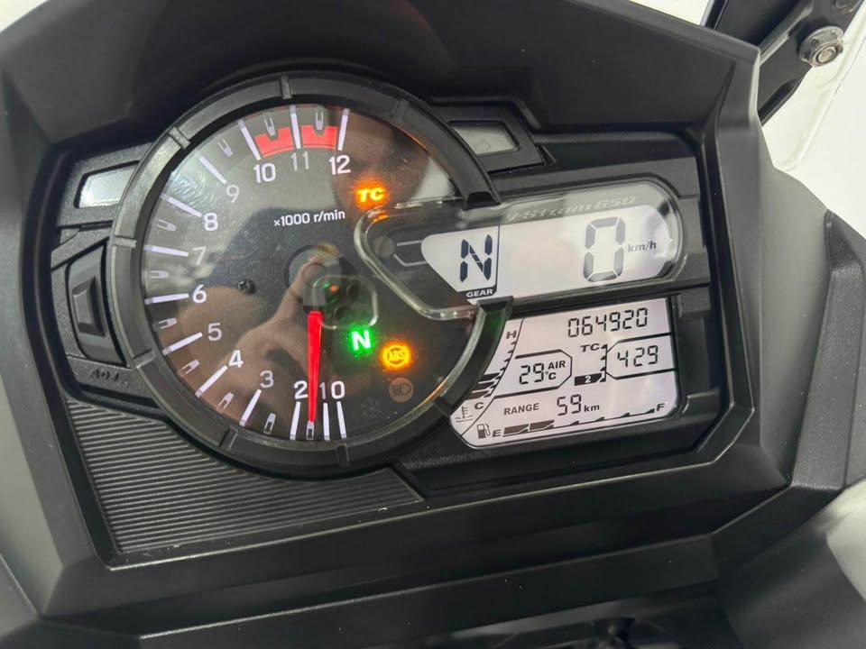 SUZUKI V-Strom DL 650 - Foto