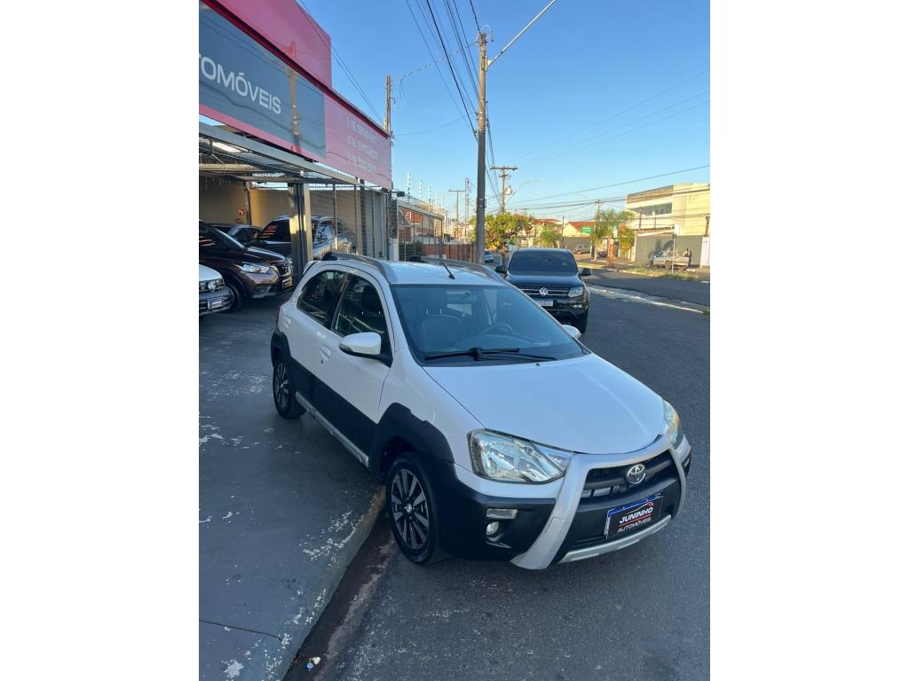 TOYOTA Etios Cross - Foto