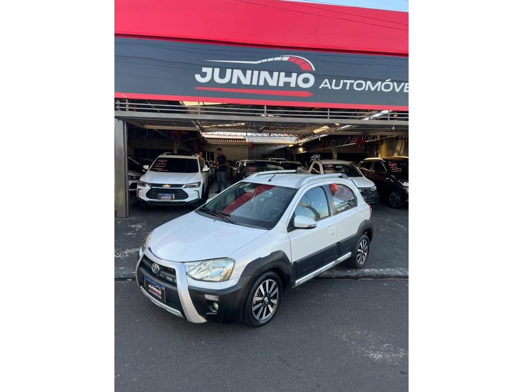 TOYOTA Etios Cross - Foto