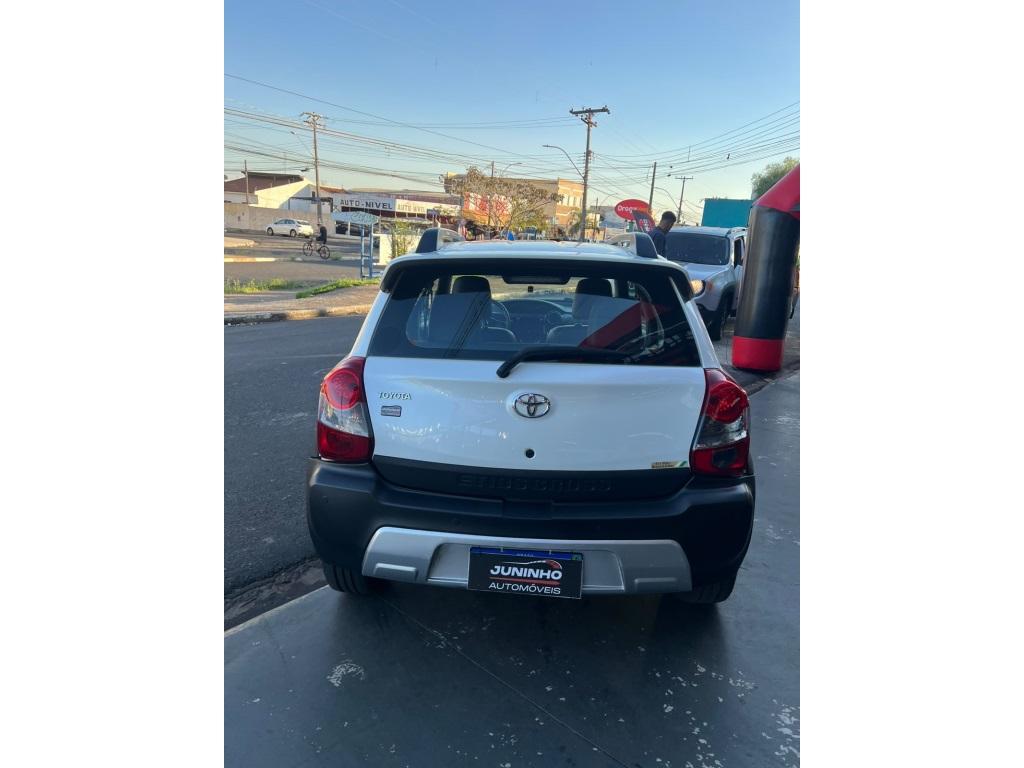 TOYOTA Etios Cross - Foto