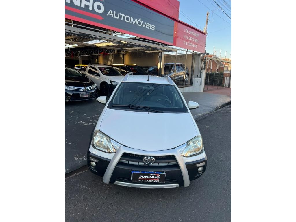 TOYOTA Etios Cross - Foto