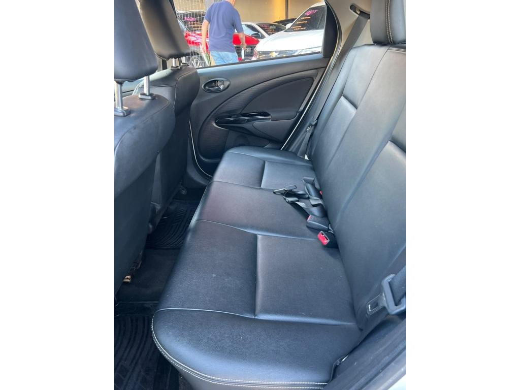TOYOTA Etios Cross - Foto