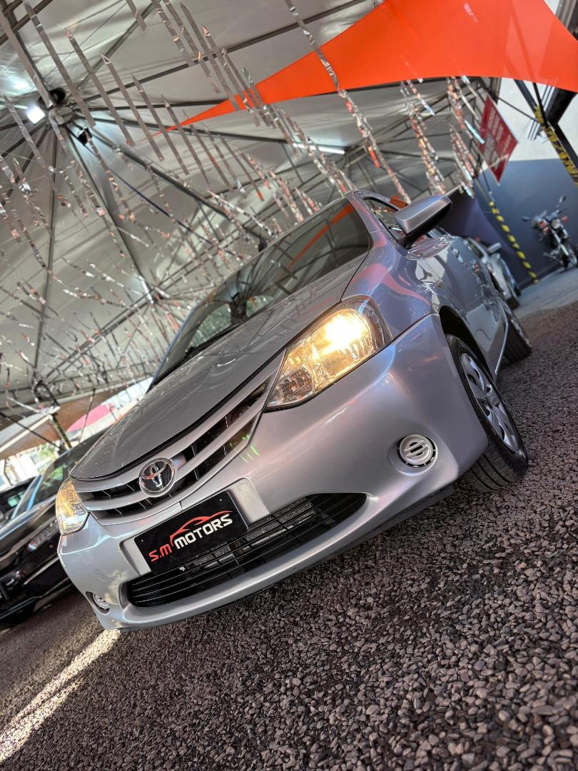 TOYOTA Etios Hatch - Foto