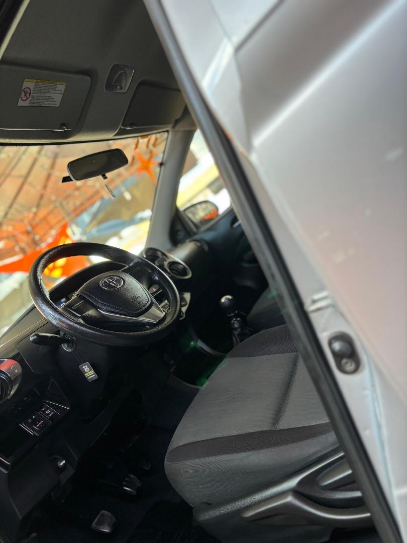 TOYOTA Etios Hatch - Foto