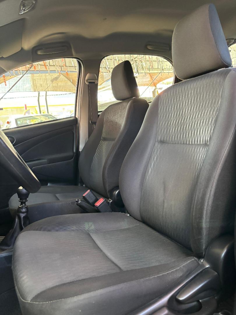 TOYOTA Etios Hatch - Foto