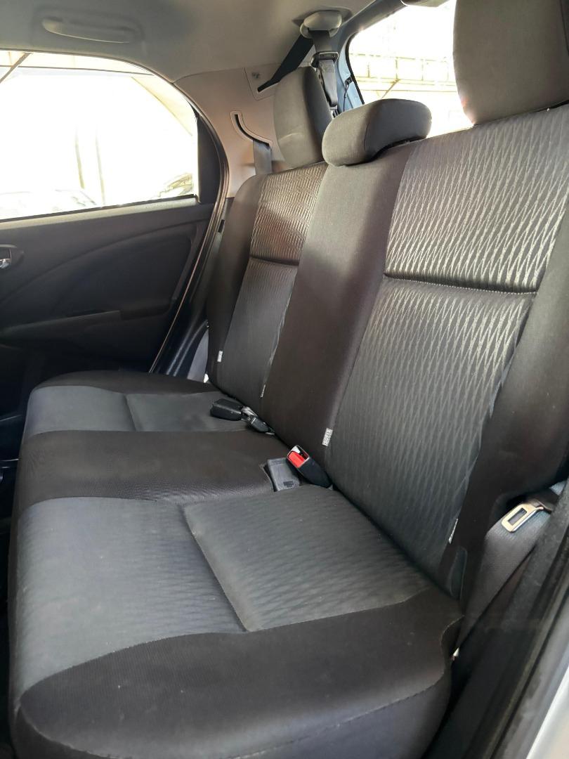 TOYOTA Etios Hatch - Foto