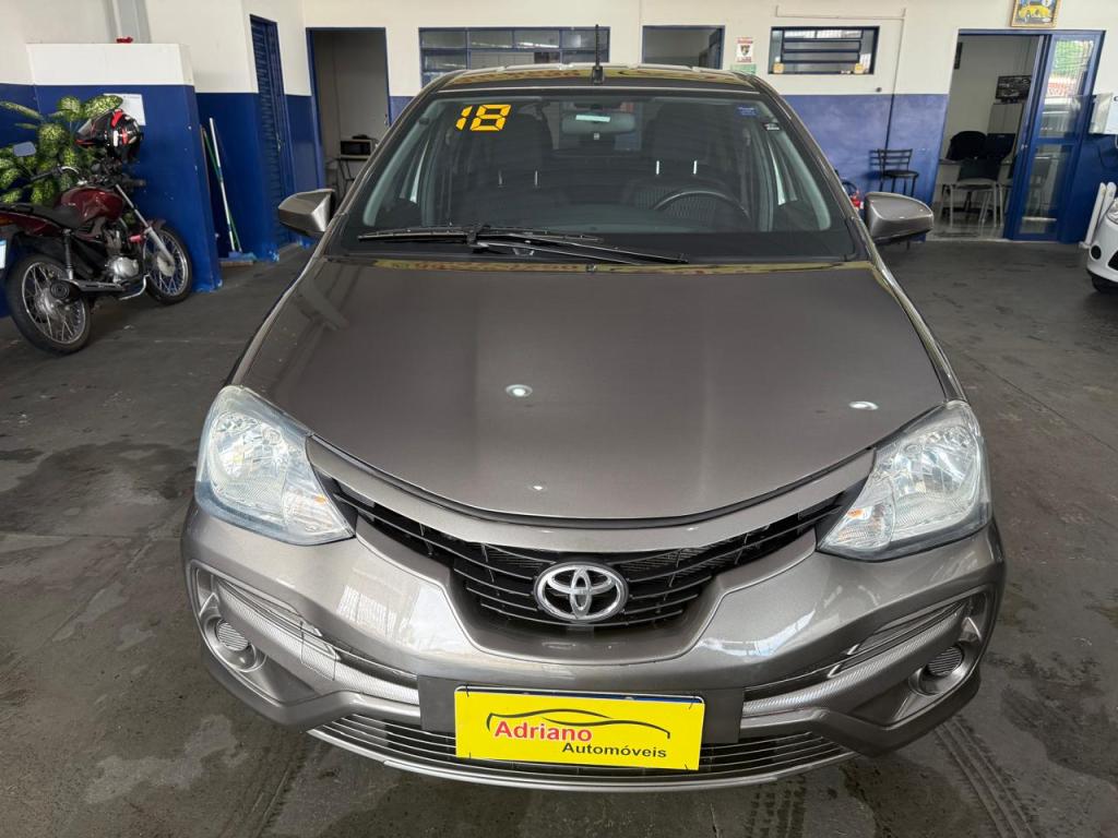 TOYOTA Etios Hatch - Foto