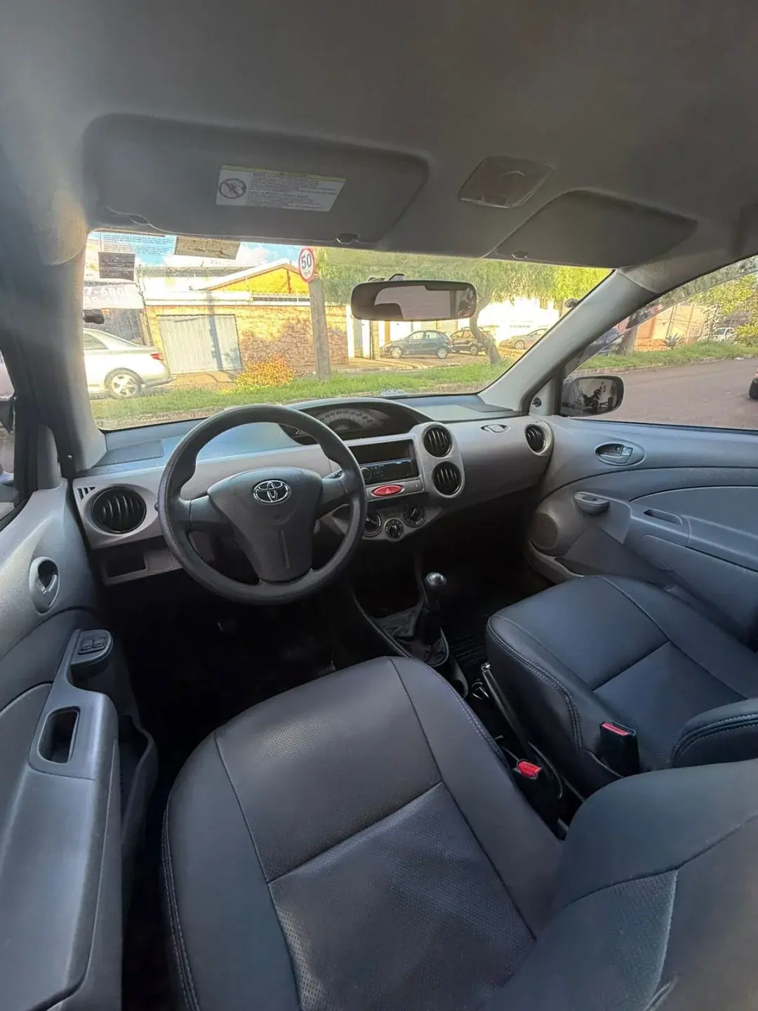 TOYOTA Etios Hatch - Foto